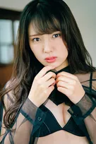 活躍目覚ましいシャルロット・日比谷萌甘、奥行き感じるグラビア