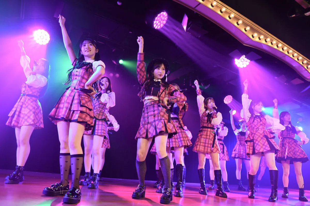 AKB48、現役メンバー“48人”で迎えた20周年　20年前の公演が復活【セットリストあり】