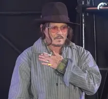 ジョニー・デップ、小指の指輪話題　奇抜なデザインの正体判明でネット騒然