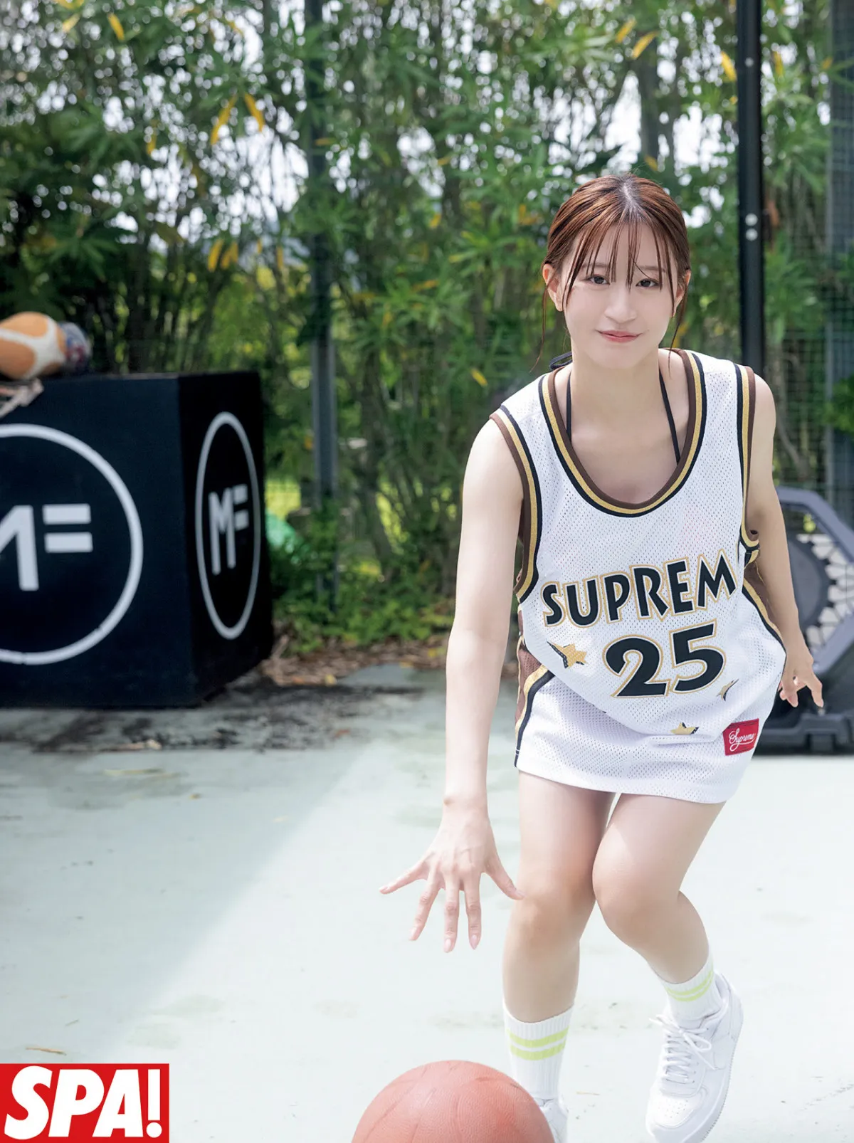 元NMB48上西怜、磨き上げた美ボディを大胆披露　『週刊SPA!』合併号で表紙と「美女地図」企画に登場