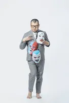 野性爆弾くっきー！アート新作を新春なんばで発表へ　京藍染師との合作