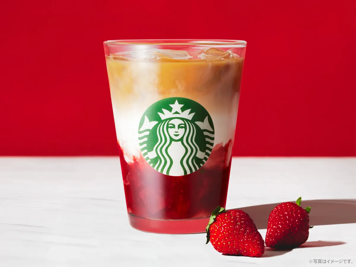 【スタバ新作】3層仕立てで華やかな香りが楽しめる『ジョイフルメドレー苺ミルクティー』が12・12より登場