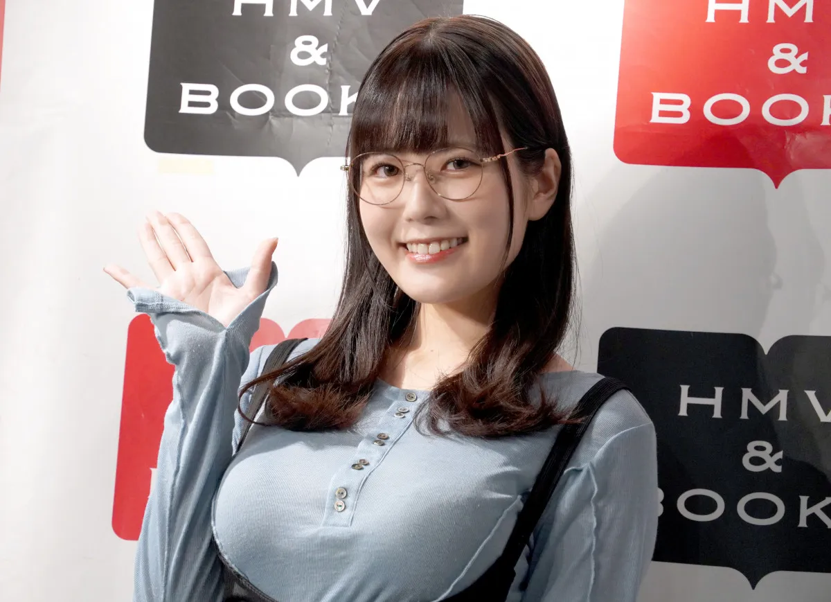 Ｇカップ・東雲うみ、上下ともに際どい！写真集撮影「たまんない」「そのビキニ装甲や良し」
