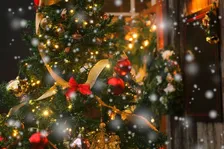 「クリスマスの準備OK？」「飾るだけで華やか…」ツリーにリースほか、部屋が一瞬で“クリスマス気分”になるおすすめ装飾