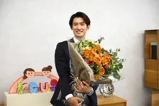 Snow Man向井康二「“キャリアアップ”できたかな」ダイアン津田のシーン言及　『フェイクマミー』撮了