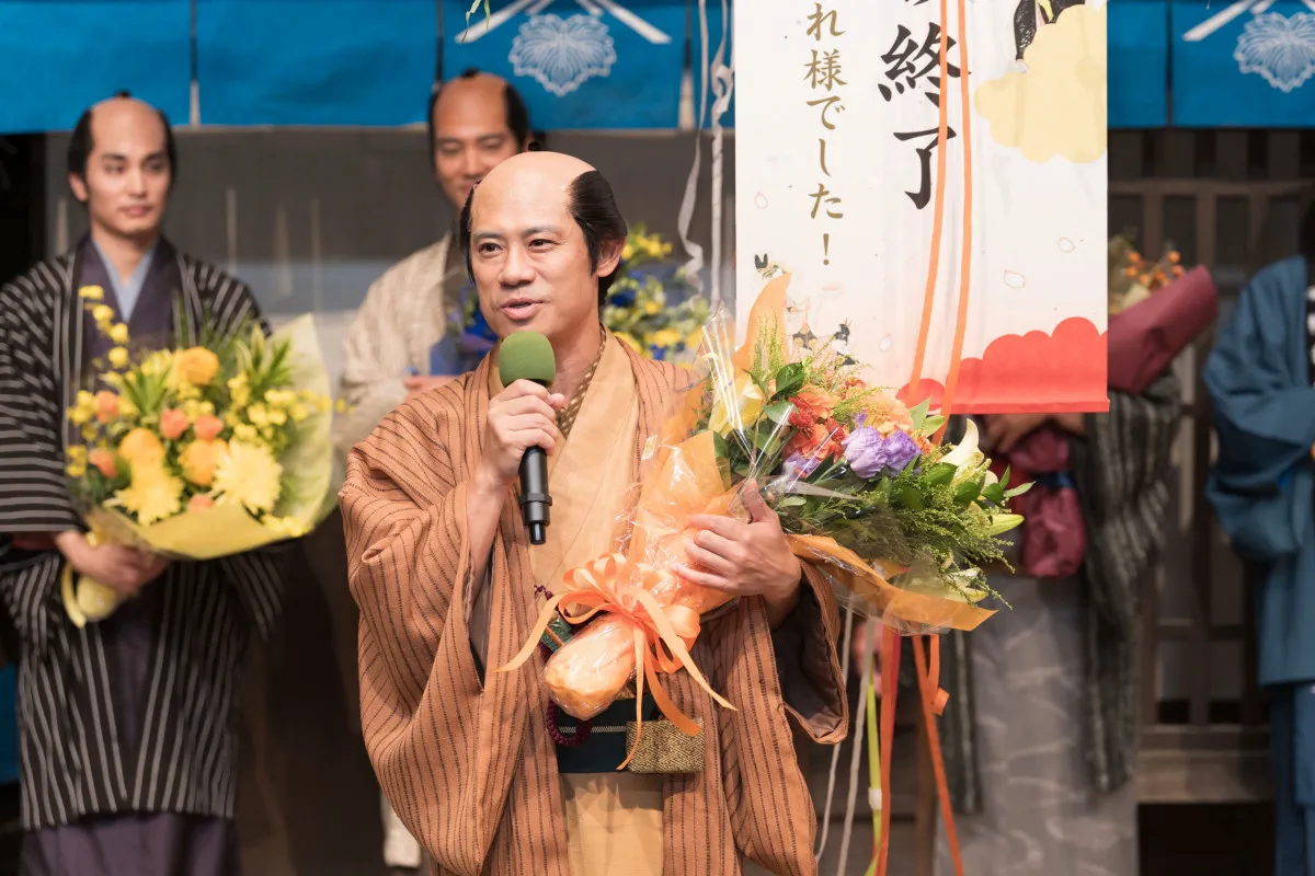 伊藤淳史「まさか二代もやらせてもらえて」　『べらぼう』クランクアップ