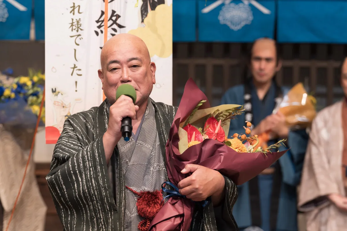 ジェームス小野田「65歳で大河ドラマに初出演、すごく感謝しております」　『べらぼう』クランクアップ