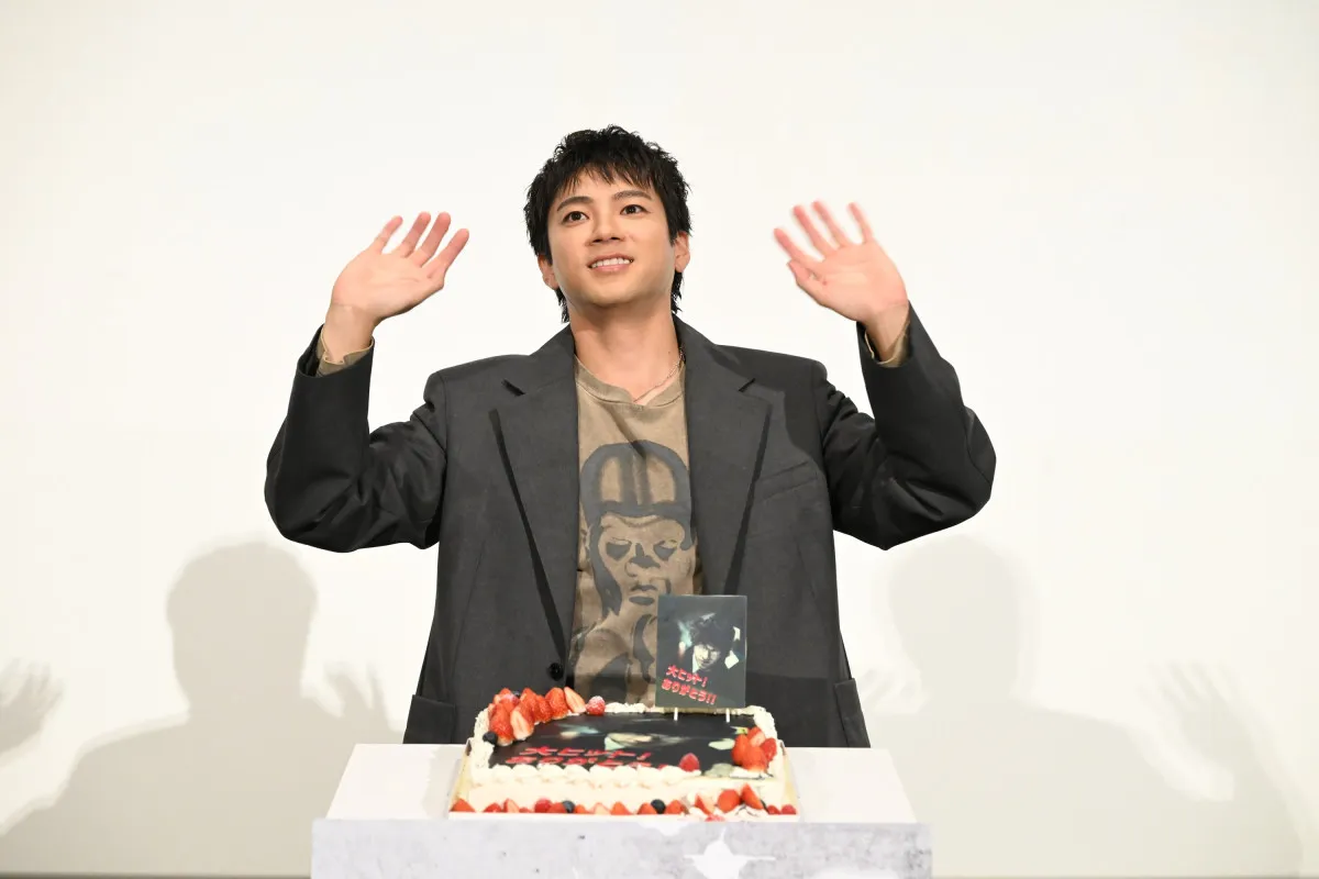 山田裕貴、映画『爆弾』興収25億円突破に感謝も「まだまだ足りない」　サプライズケーキに警戒するあまり“プチ”ハプニング