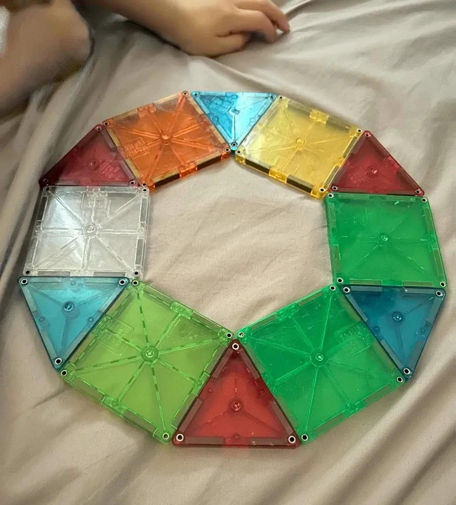 三角と四角から“丸”を生み出した…5歳児の発想力に「これは将来理数系」「多角形が丸に見えるのを5才で気づけるのは、もはや天才」