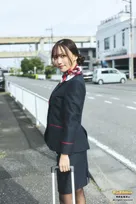 “元大手航空会社CA”橘和奈“出勤姿”や黒ランジェリーを披露　「働くお姉さん」企画でCA姿再び