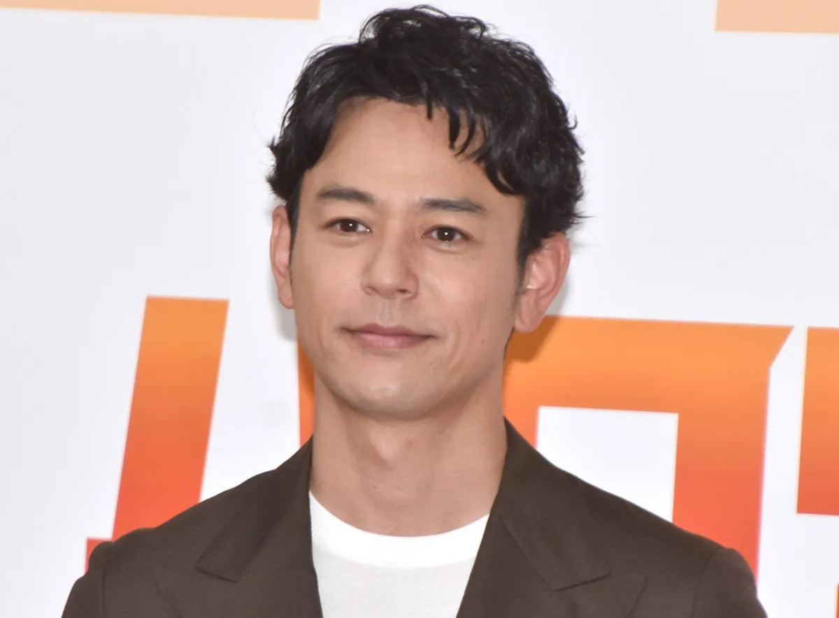 妻夫木聡、“夫婦”で卒業式に出席「美男美女しかいない」「翔平君卒業おめでとう」　『ザ・ロイヤルファミリー』オフショットに反響