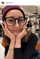 矢田亜希子、“インパクトある眼鏡”＆高級ブランドをさり気なく合わせた冬コーデをに反響「可愛い」「なんという魅力！」
