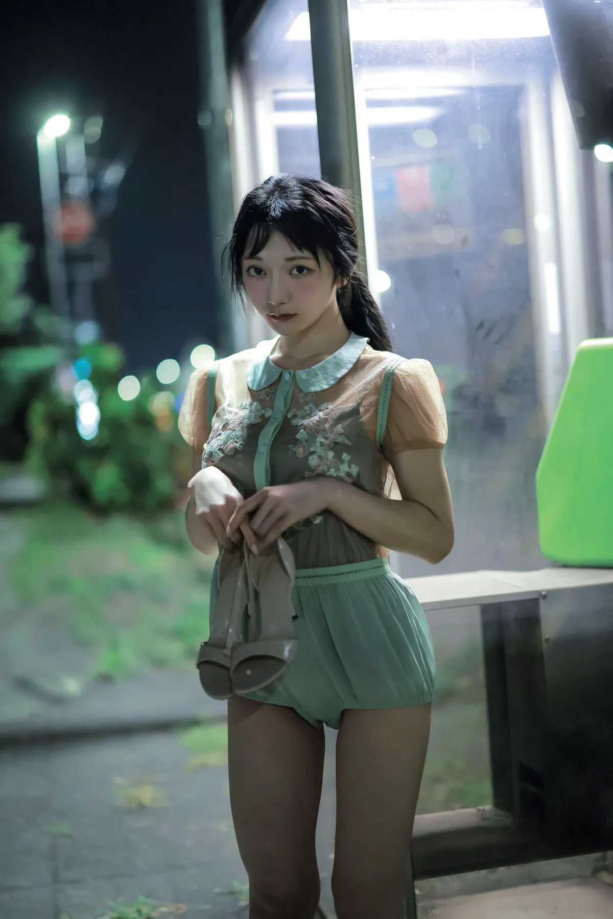 コスプレイヤー・尊みを感じて桜井、初写真集でフィギュアになりきり美しいボディラインを披露