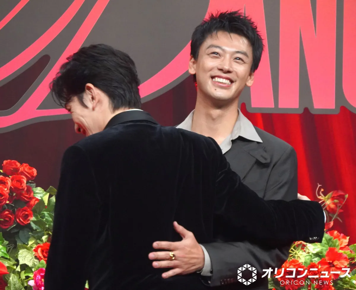竹内涼真＆町田啓太、アツい抱擁　男性同士の“愛”描く『10DANCE』に込めた想いを熱弁