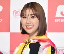 玉井詩織、自宅のクリスマスツリーを紹介「本物の木のクリスマスツリー??」「お洒落」　愛犬がデザインされた飾りにも反響「可愛すぎだワン」