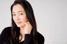 仲間由紀恵、“娘”との2ショットに反響「綺麗でかわいい親子」　ドラマ『小さい頃は、神様がいて』近藤華と親子役で共演