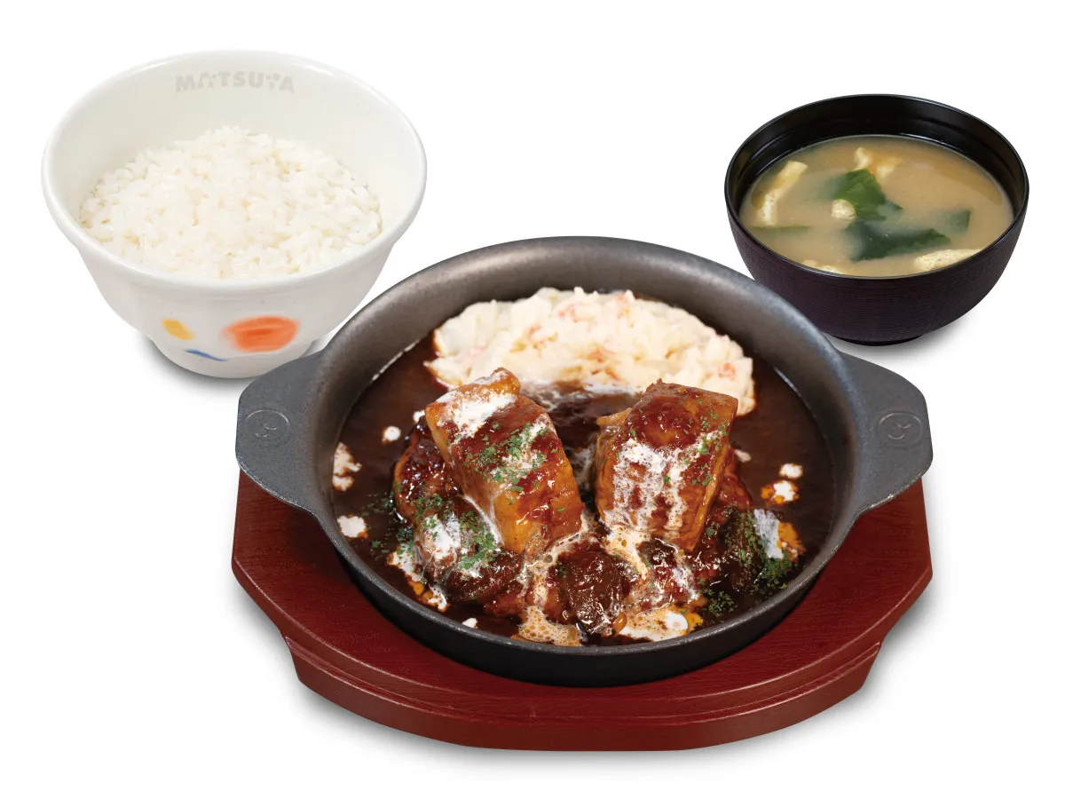 松屋、寒い日にぴったりのごちそうメニュー登場　ごろっとお肉のビーフシチュー×ジューシーハンバーグでボリューム満点