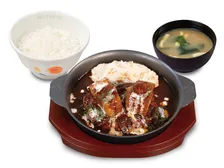 松屋、寒い日にぴったりのごちそうメニュー登場　ごろっとお肉のビーフシチュー×ジューシーハンバーグでボリューム満点