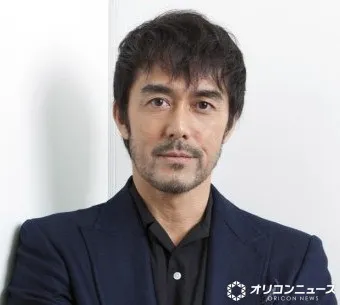 阿部寛、36年ぶりにメンズノンノ登場　鈴鹿央士との表紙に反響「かっこよすぎます」「永久保存版」