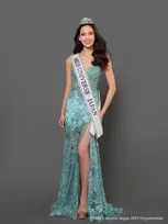 ミス・ユニバース・ジャパン2025の橋本佳央理、世界大会でした着用したドレスを披露　168cmの身長、美脚を際立たせる装いの数々