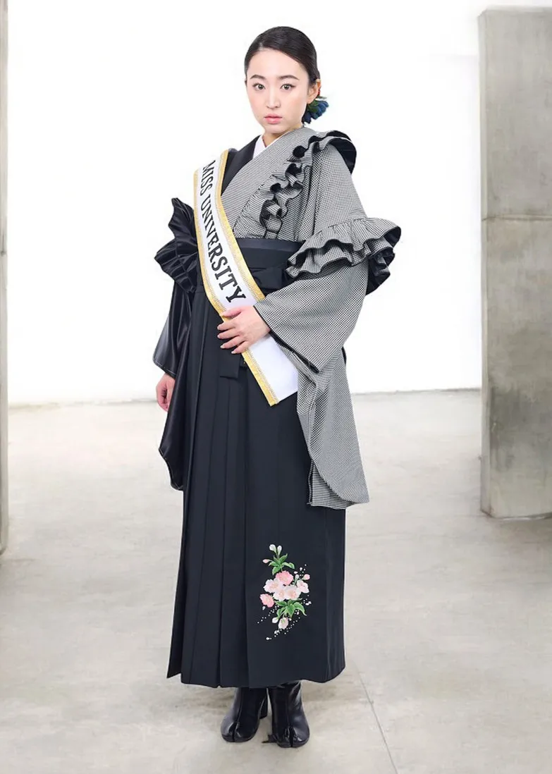“日本一の大学生“ミスユニバーシティ2025日本大会グランプリ・飯田樺楽、オリジナルの卒業式袴姿を披露