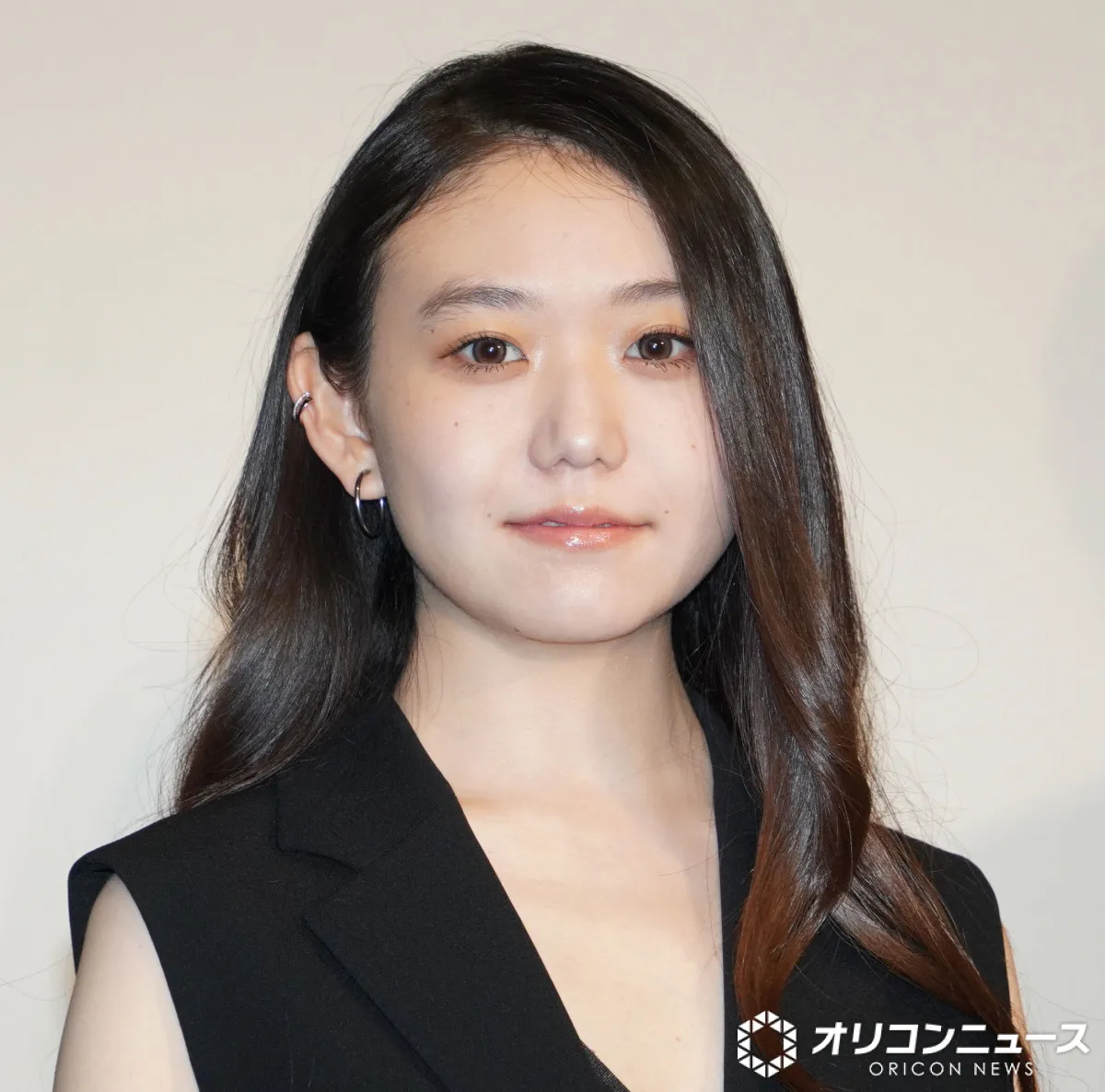 吹越満＆広田レオナの長女・咲耶、大人の色気あふれる衣装でイベント登場「全てが私の宝物」撮影に奔走の1年振り返る