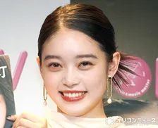 高石あかり、23歳の誕生日を報告　朝ドラ『ばけばけ』現場サプライズのオフショットも紹介「愛ある現場で素敵」