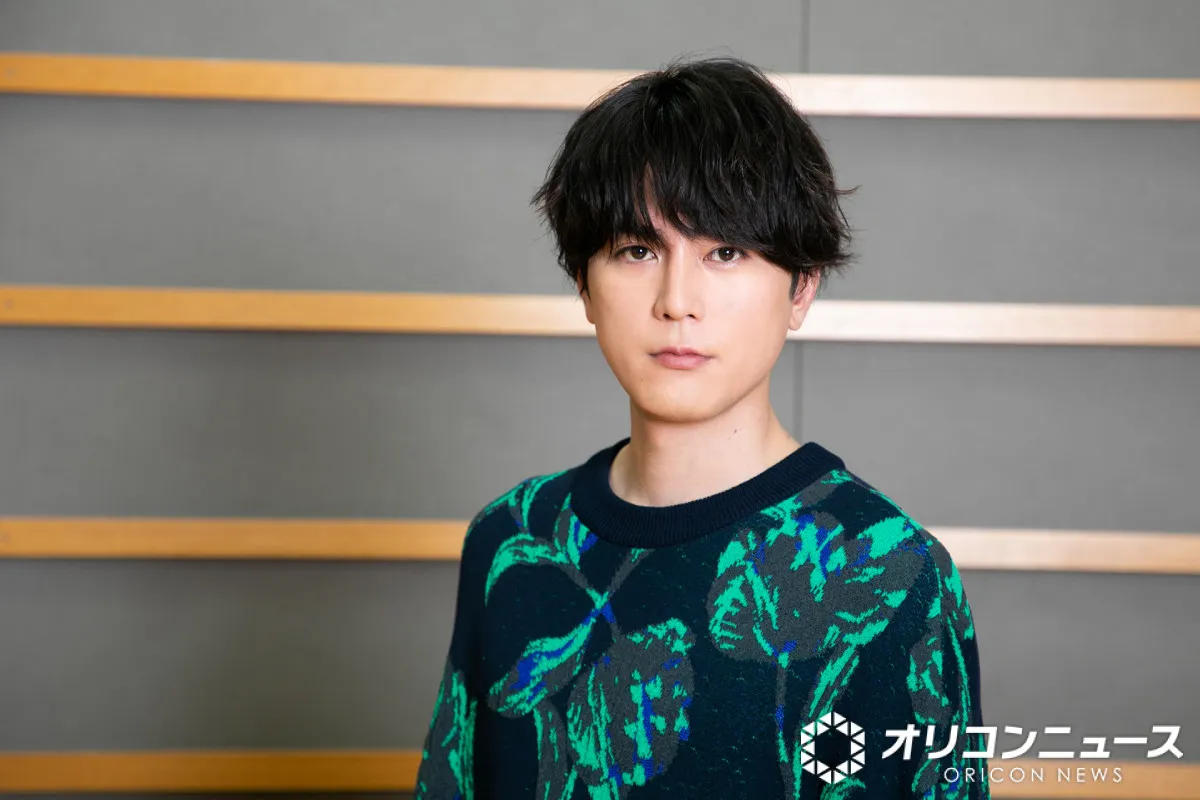 間宮祥太朗、“妻＆娘”とくつろぎ3ショット「お膝に座ってるの可愛すぎ」ドラマ『良いこと悪いこと』オフショット