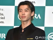 竹内涼真、“パートナー”との2ショットを公開「オーラがありますね」「色気あってドキドキ」　『10DANCE』オフショットに反響