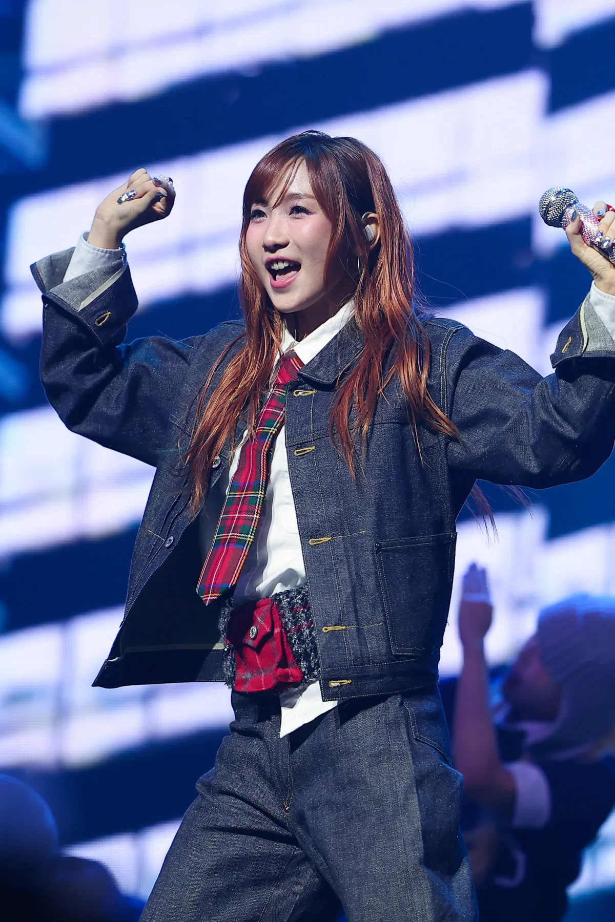 幾田りら、韓国開催のK-POP授賞式『MMA2025』にサプライズ登場　会場絶叫　ZICOとコラボ曲披露