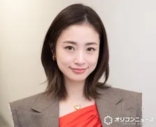 【M-1】上戸彩に早くも「優勝！」の声　登場すぐさま反響相次ぐ「今年もかわいい！」「ドレスえぐい」
