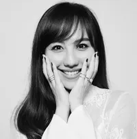 “レコ大歌手”谷村奈南、豊満な胸元チラ見せ　オレンジの水着姿でビーチ満喫 「圧巻のボディ」「ヘルシーボディーいつも憧れる」