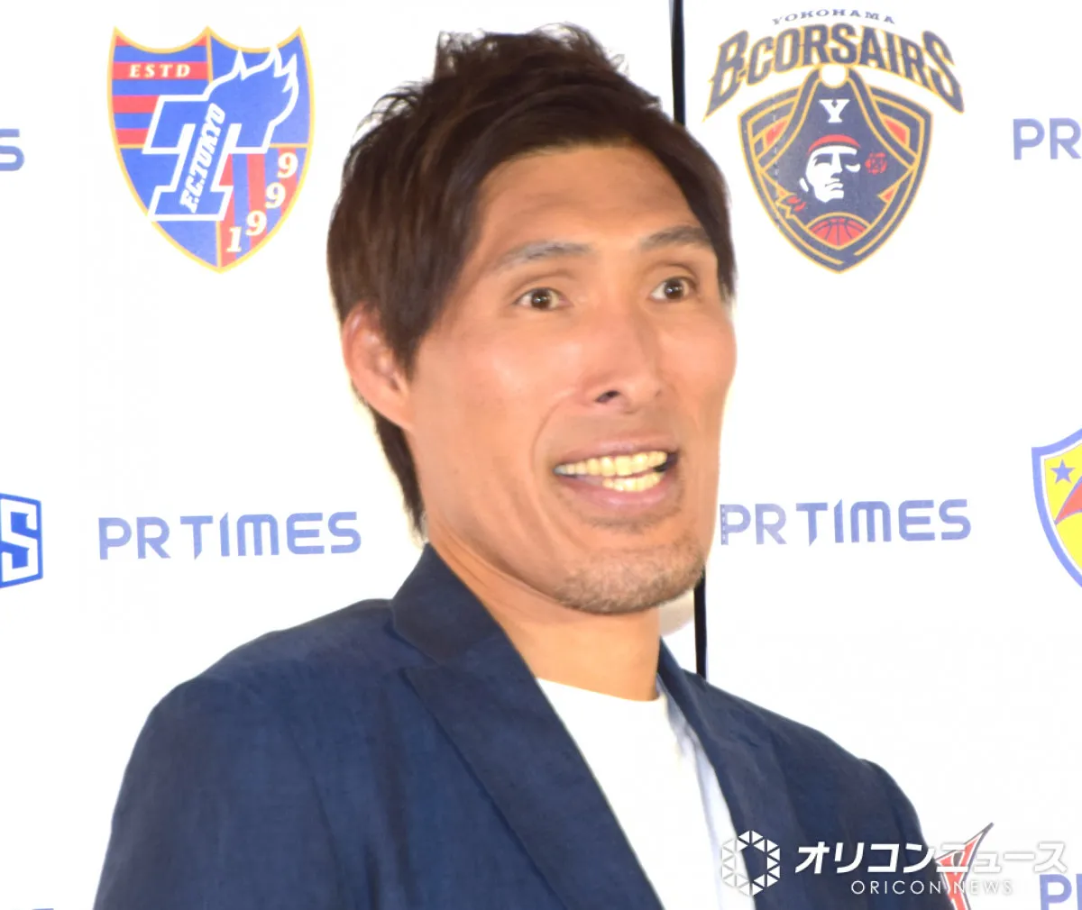 柔道メダリスト・篠原信一さん、“孫”抱っこの2ショット添え近況報告「可愛い」「メロメロですね」