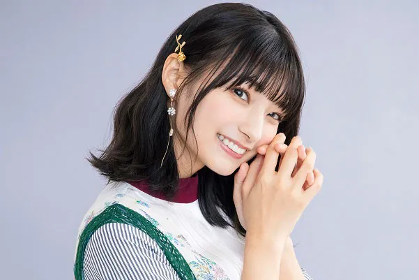 美しすぎる人気声優、ミニスカ＆肩出しサンタのオフショットに衝撃「ビジュ爆発」「ワールドクラス」