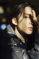 田村心、“役者人生第1章を完結”フォトエッセイ発売で先行カット解禁　『刀剣乱舞』『ヒロアカ』など2.5次元舞台に出演