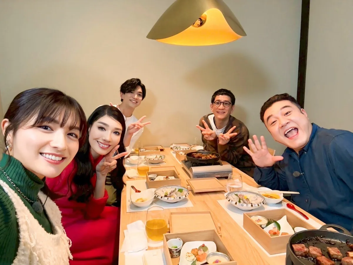 『サタプラ』メンバー、年末に箱根旅＆集合ショット　アンタッチャブル、アンミカ、正門良規・清水麻椰アナ…SPゲストも登場