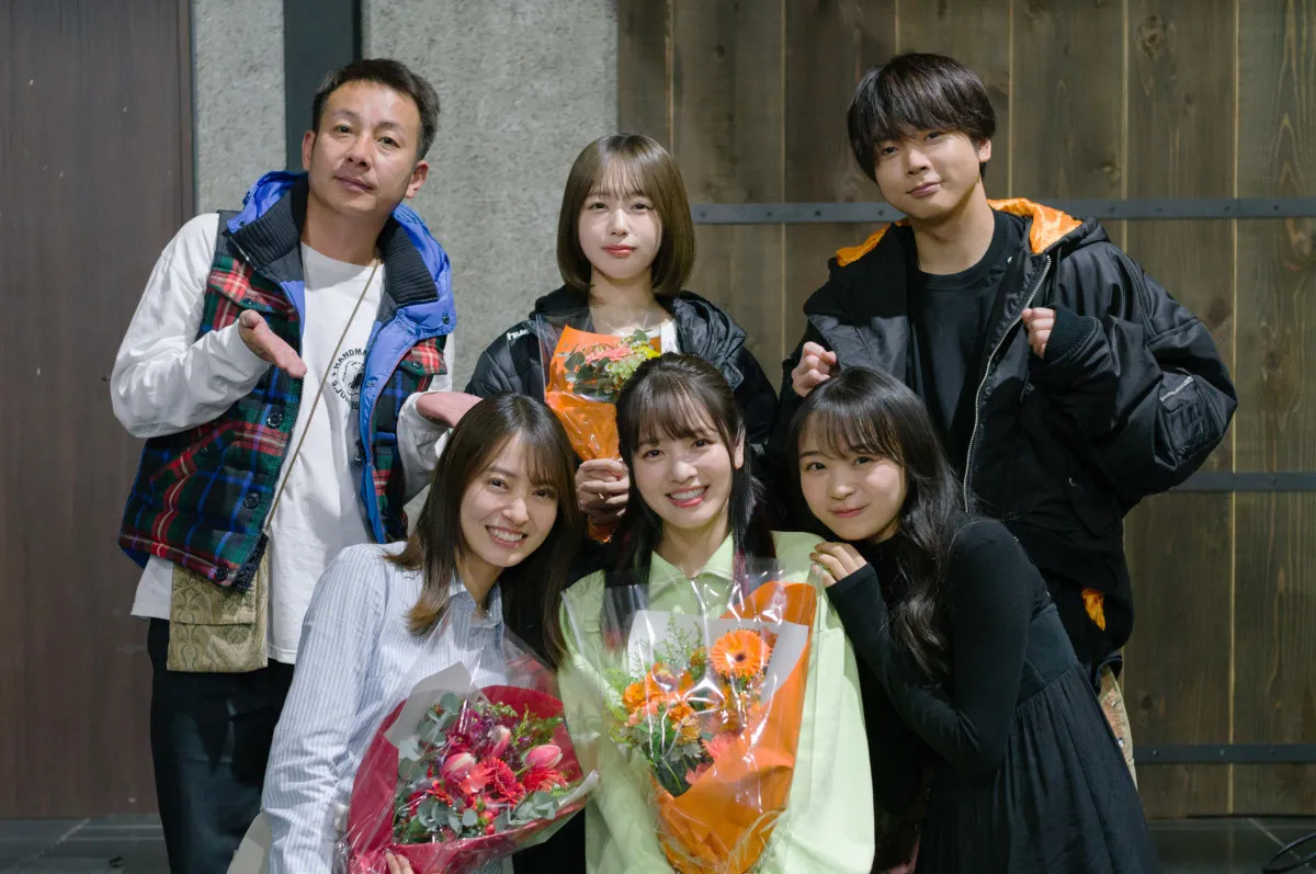 田辺桃子＆横田真悠＆林芽亜里『推しの殺人』撮了　“連続殺人犯”役の増田貴久らと和やか集合写真が公開