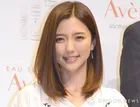 真野恵里菜、夫・柴崎岳＆1歳わが子らとの“恒例”家族写真に反響「毎年これ見るために生きてる」「幸せそう」