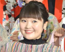 2児の母・柳原可奈子、娘たちと正月のしめ飾りを手作り「ジータと一緒に」　ほっこり“親子3世代”ショットを紹介