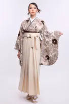 身長168cmのミス・ユニバース・ジャパン2025日本代表・橋本佳央理が魅せる、気品あふれる卒業式袴姿