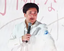 カカロニ栗谷、年末特番でサプライズ結婚発表　証人は明石家さんま　婚姻届提出日も明かす