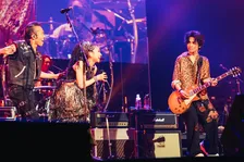 Rockon Social Club、ツアーファイナル公演で豪華ゲストと共演　シークレットでMISIAも登場【ライブレポート】