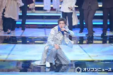 【紅白】新浜レオン、Perfumeやミセスとワキワキダンス　膝スラは2回