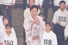 【紅白】三山ひろし、けん玉世界記録を129人連続成功で達成　リハ時は失敗…トップバッターの有吉弘行もガッツポーズ「最高です！」