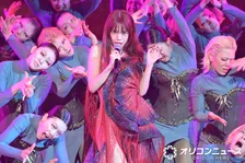 【紅白】アイナ・ジ・エンド『ダンダダン』スペシャル映像と一緒に熱唱「革命起こします！」