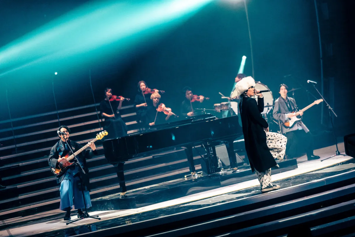 【紅白】RADWIMPS「20周年スペシャルメドレー」、静と動のパフォーマンスで魅了