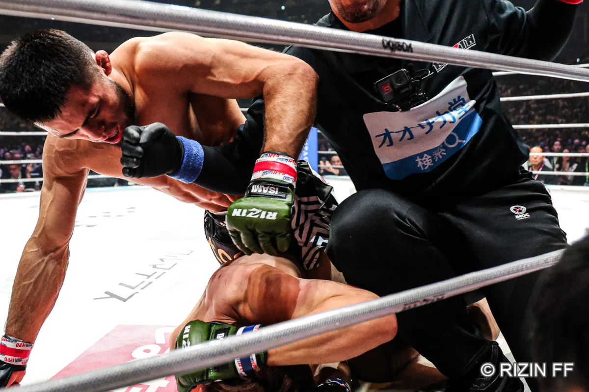 【RIZIN】シェイドゥラエフ、衝撃のパンチ34連発！被弾した朝倉未来は緊急搬送…SNSで心配の声「もっと早く止めてほしい」