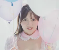 水着姿がSNSで話題の慶大卒お笑い芸人「たまゆら学園」・わたあめりな、「夢と現実」がテーマの写真集