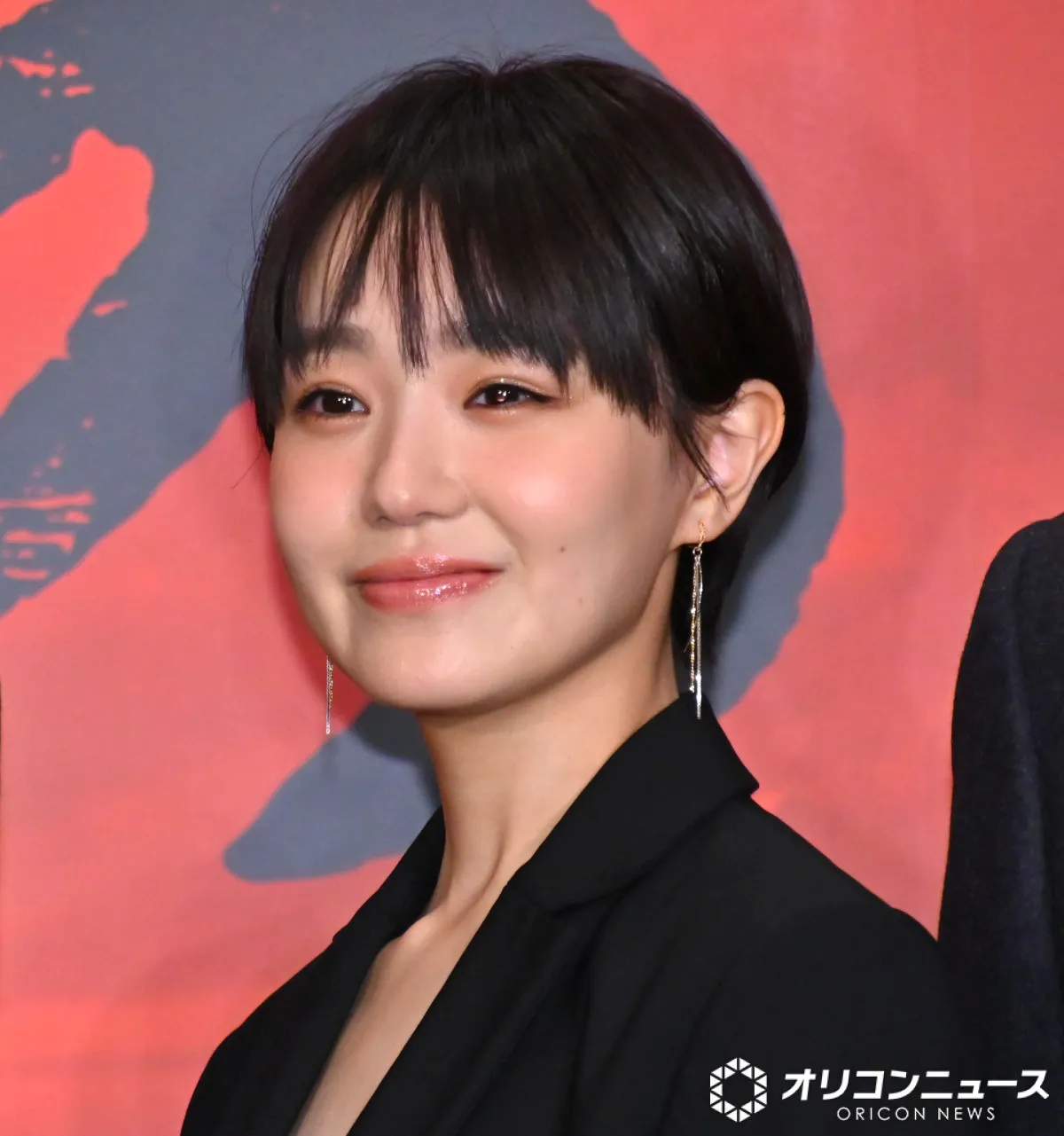 奈緒の年賀状、達筆＆ヘアカラーに反響　「奈緒さんの字は神の領域」「お馬さんと同じカラーの髪色」