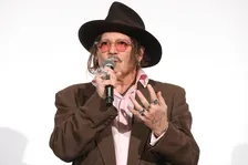 ジョニー・デップ、8年半ぶり来日時の“神対応”を振り返る　熱狂の舞台裏を捉えた公式写真一挙解禁